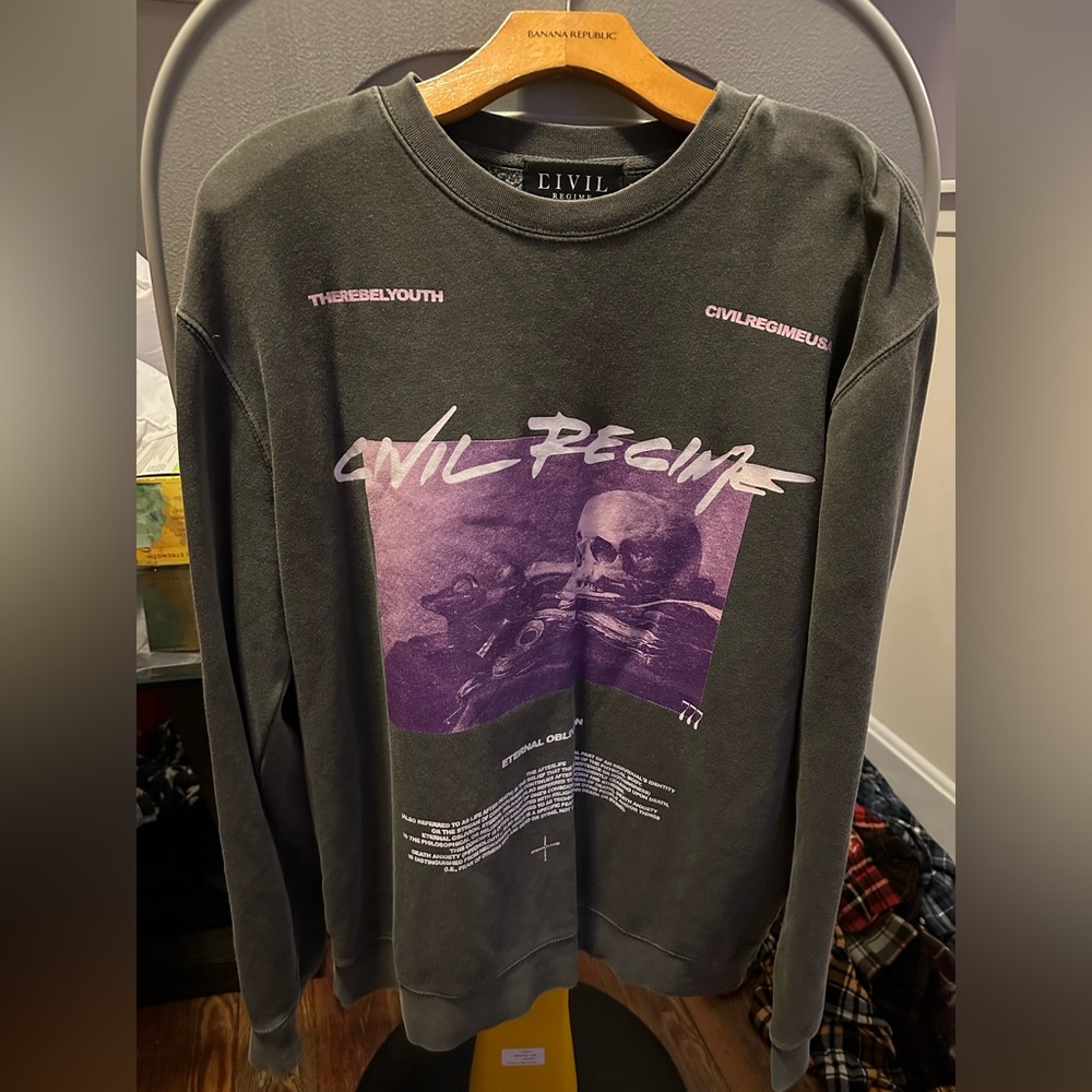 Large civil regime sweater